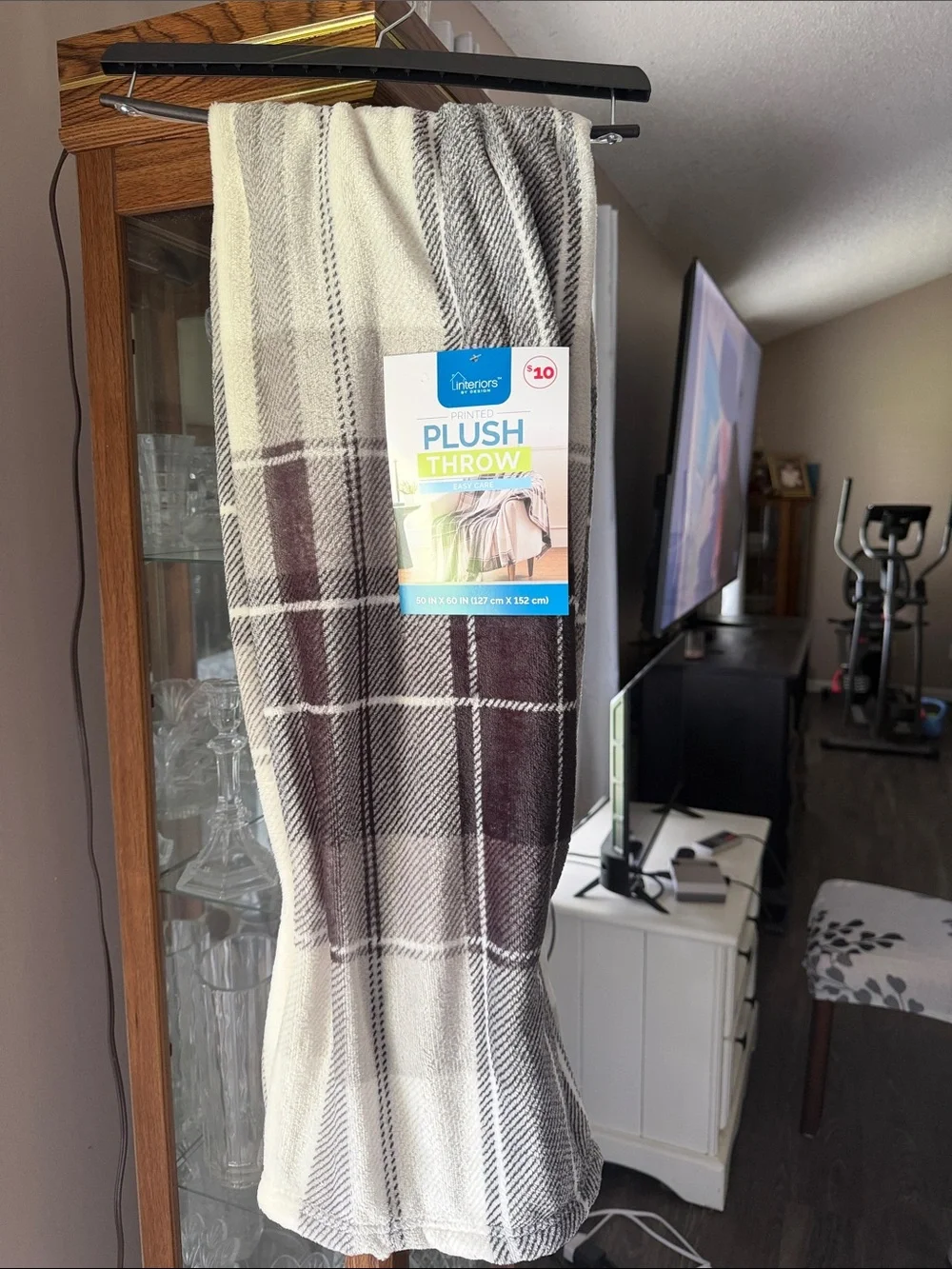 Plaid Accent plush blanket Black , white and grey